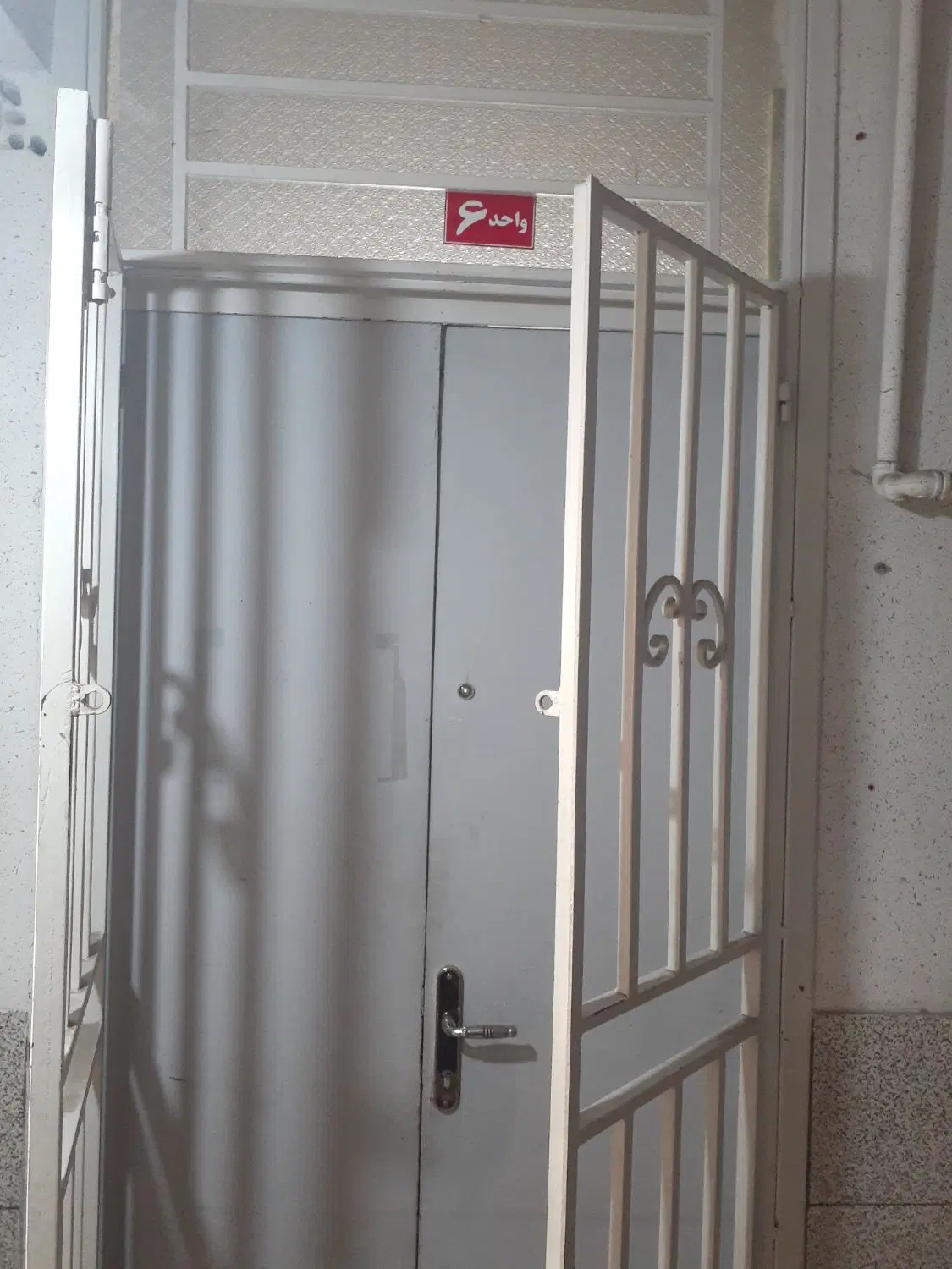 آپارتمان دوخوابه بر خیابان زند