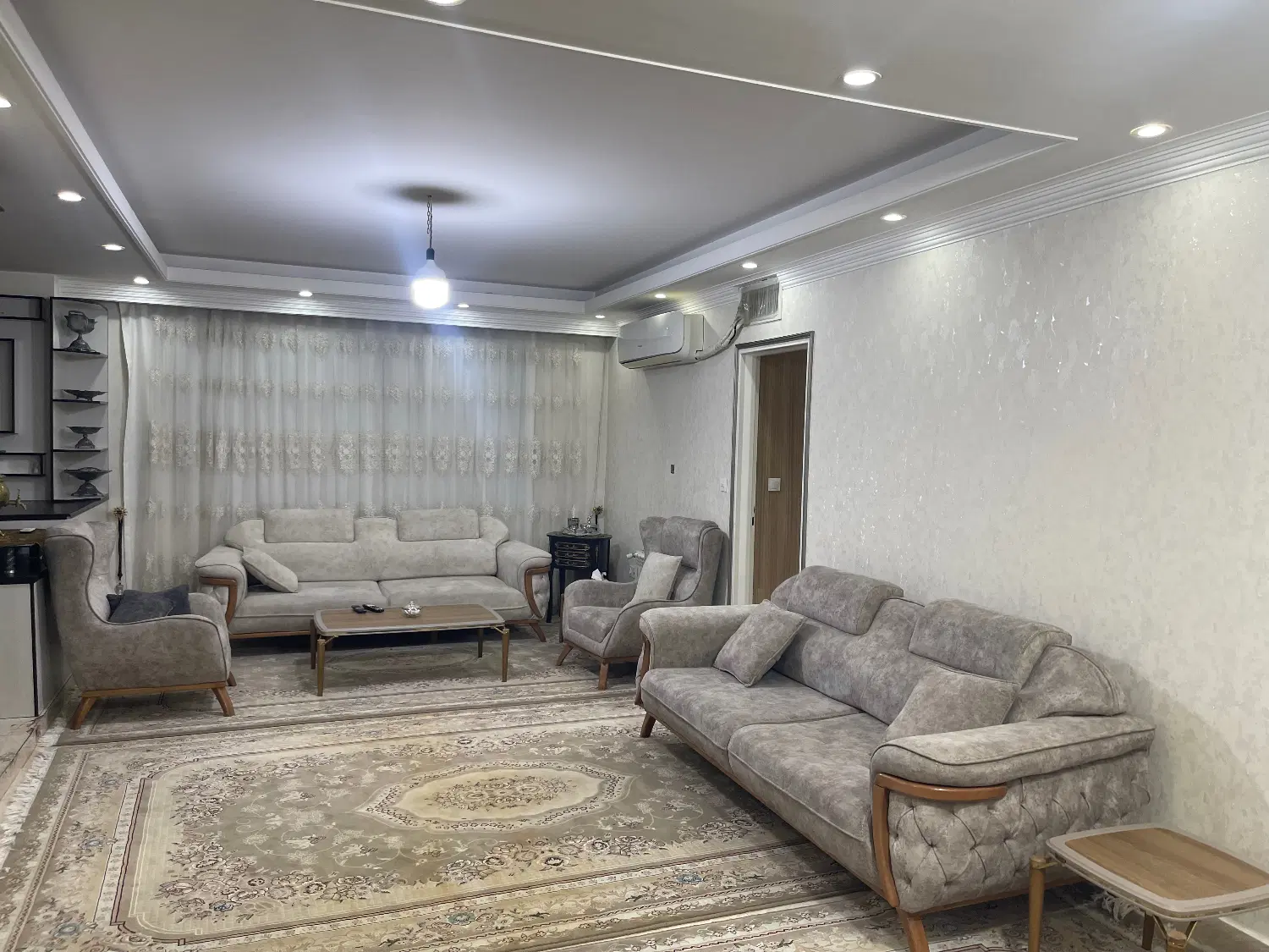 اجاره واحد ۷۵ متری بر بلوار کمالی میدان مادر ملکی