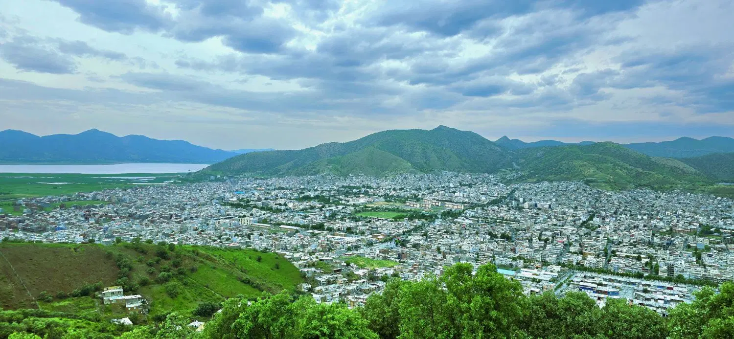 زمین دو نبش روحانیون