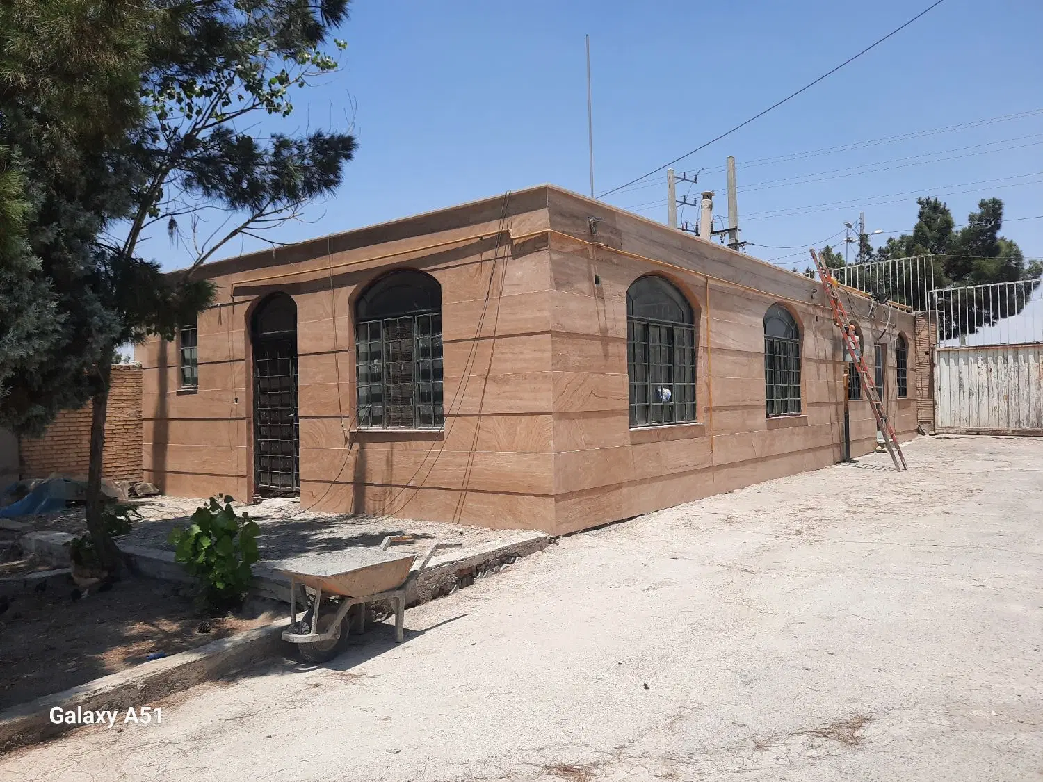 کارخانه فروشی بر جاده اصلی شهریار رباط کریم