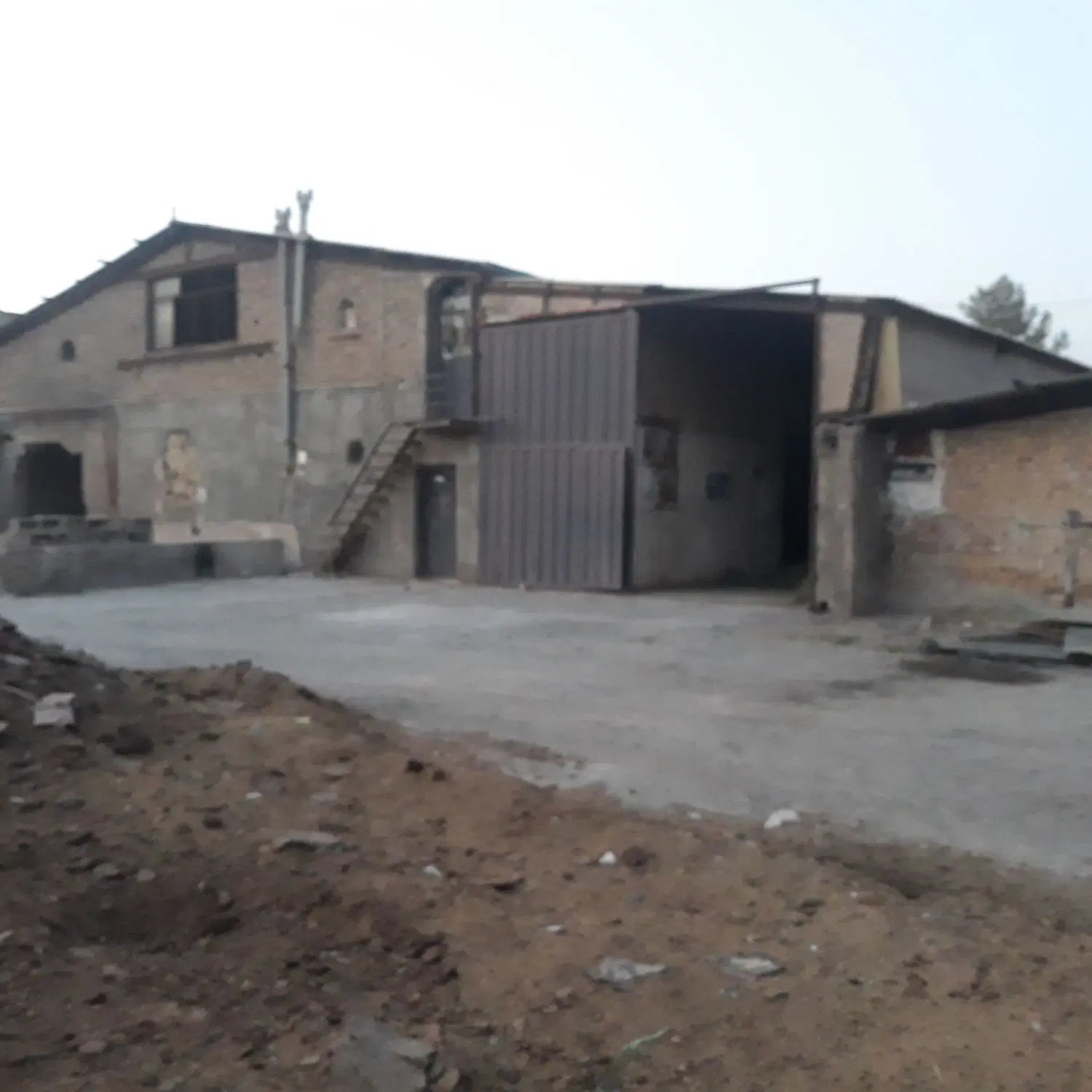 سالن خرپا گاوداری باغچه