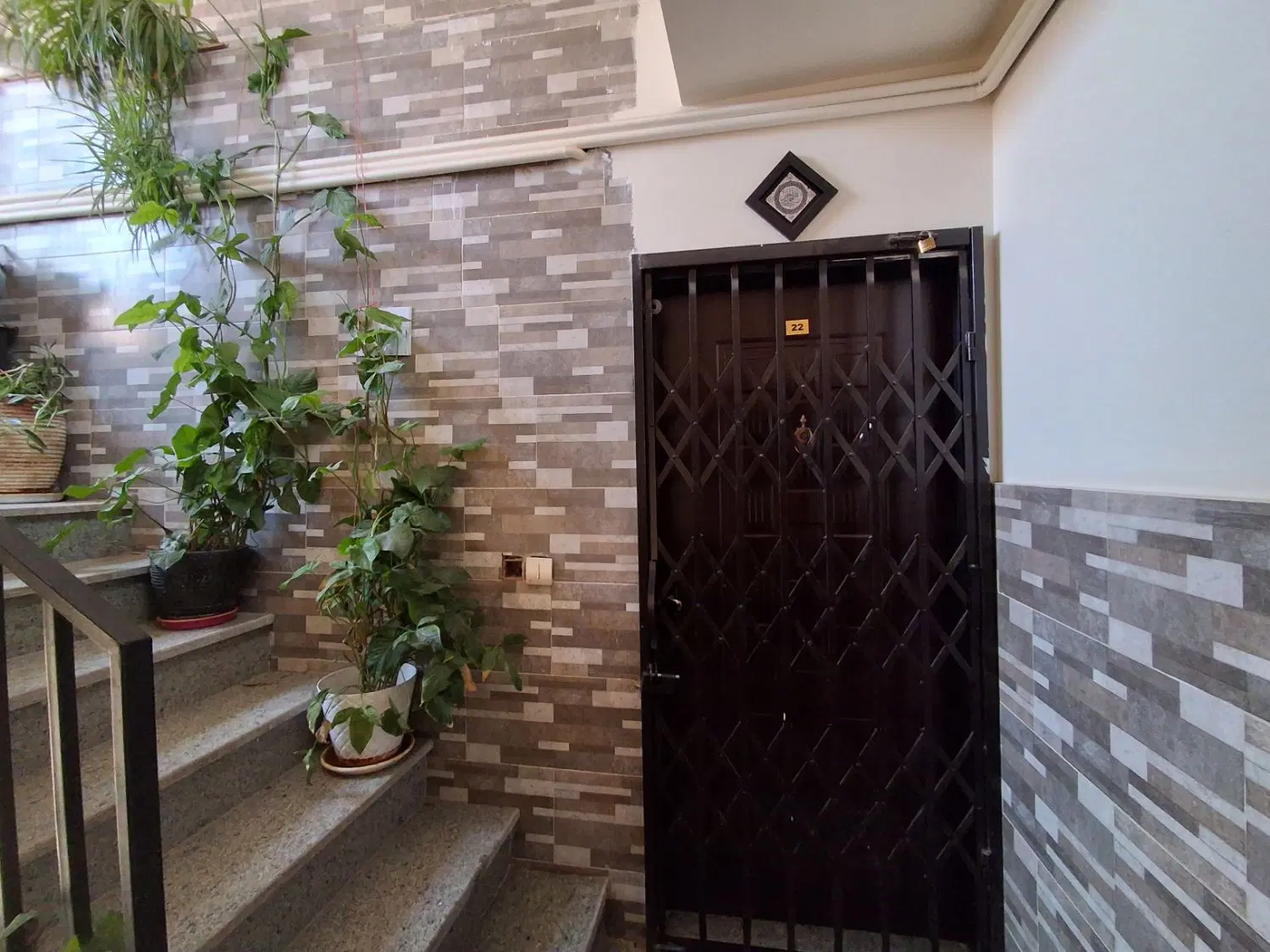 ۸۰ متری شیک و تمیز کاملا بازسازی شده
