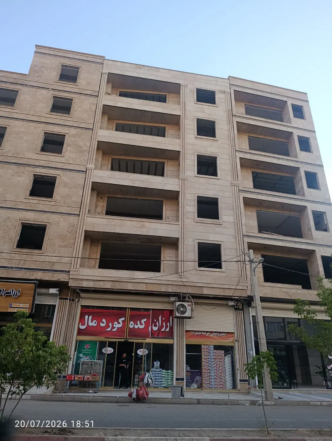خانه 170متری خیابان اصلی دوشان دوکله 3خوابه خام