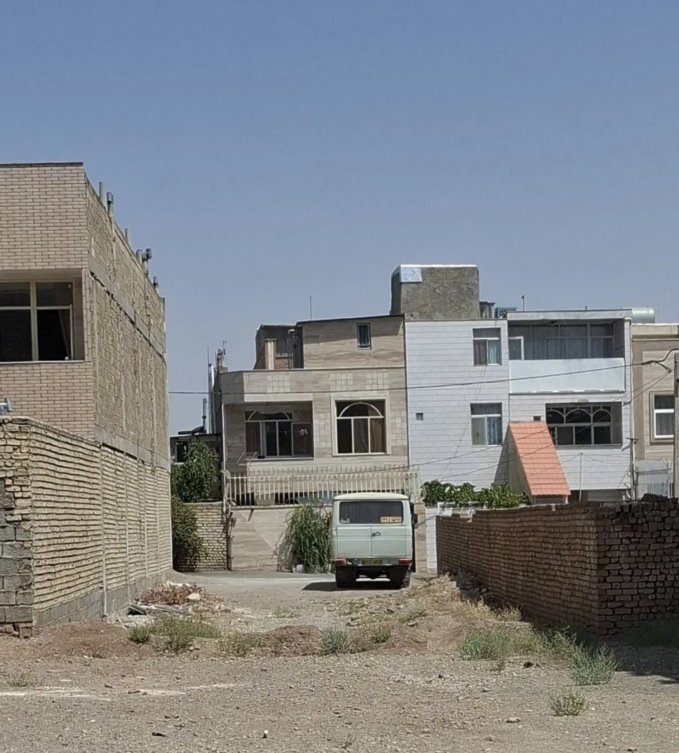 زمین مسکونی ۲۴۰ متر با پروانه ساخت ۵ ساله اصفهان