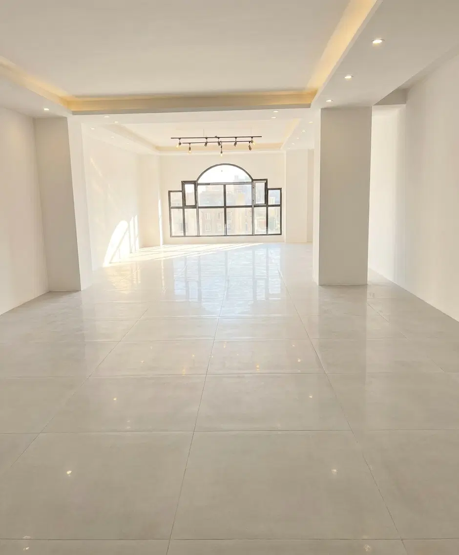 اجاره اداری ۱۳۰ متری سه راه حافظیه بر اصلی تجاری