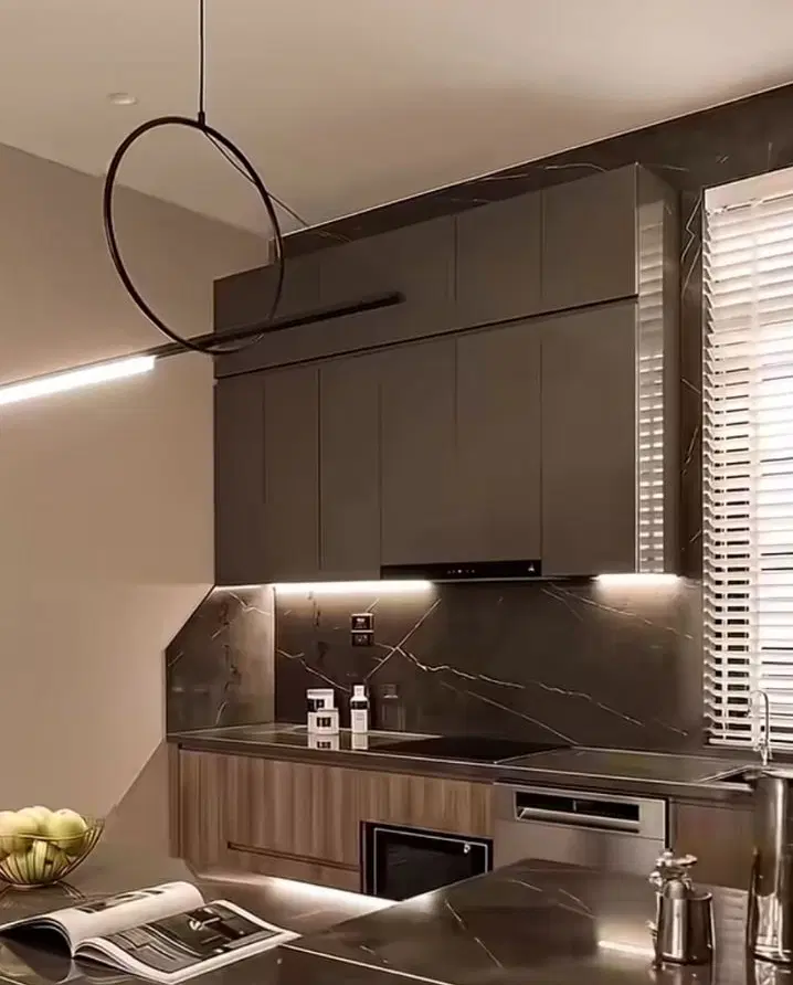 کلنگی مشرف به خیابان تختی
