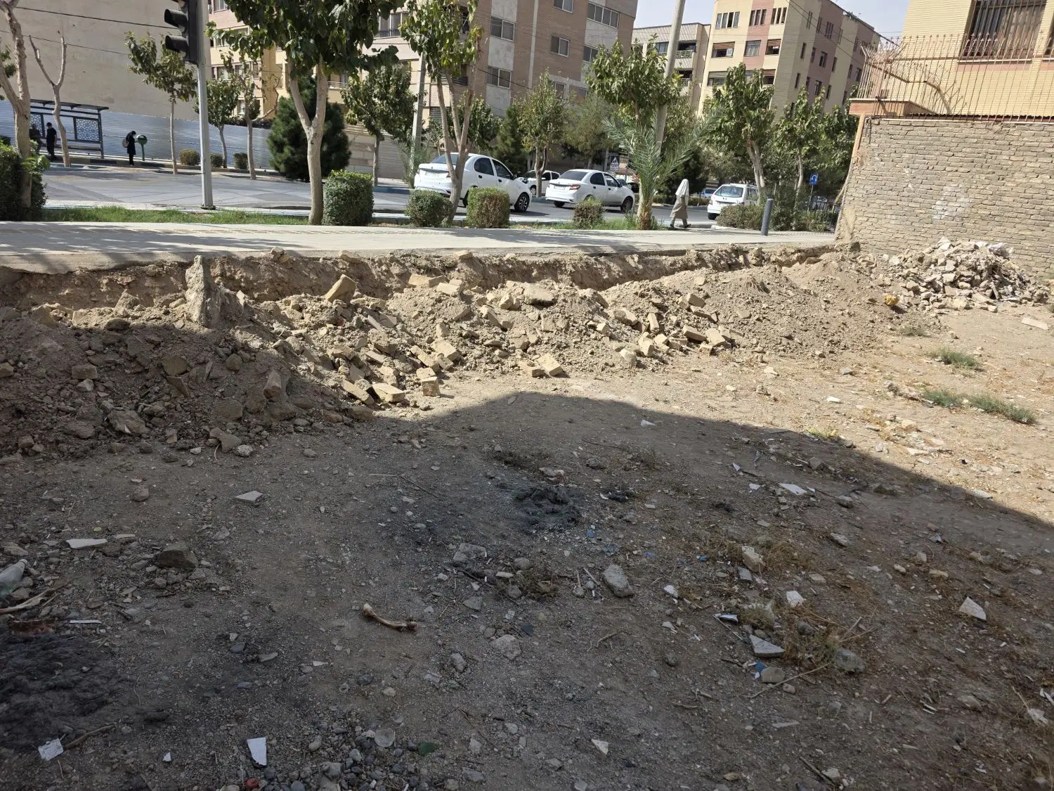 زمین تجاری،مسکونی ۴۷۰متر با بر ۱۸ قابل تهاتر