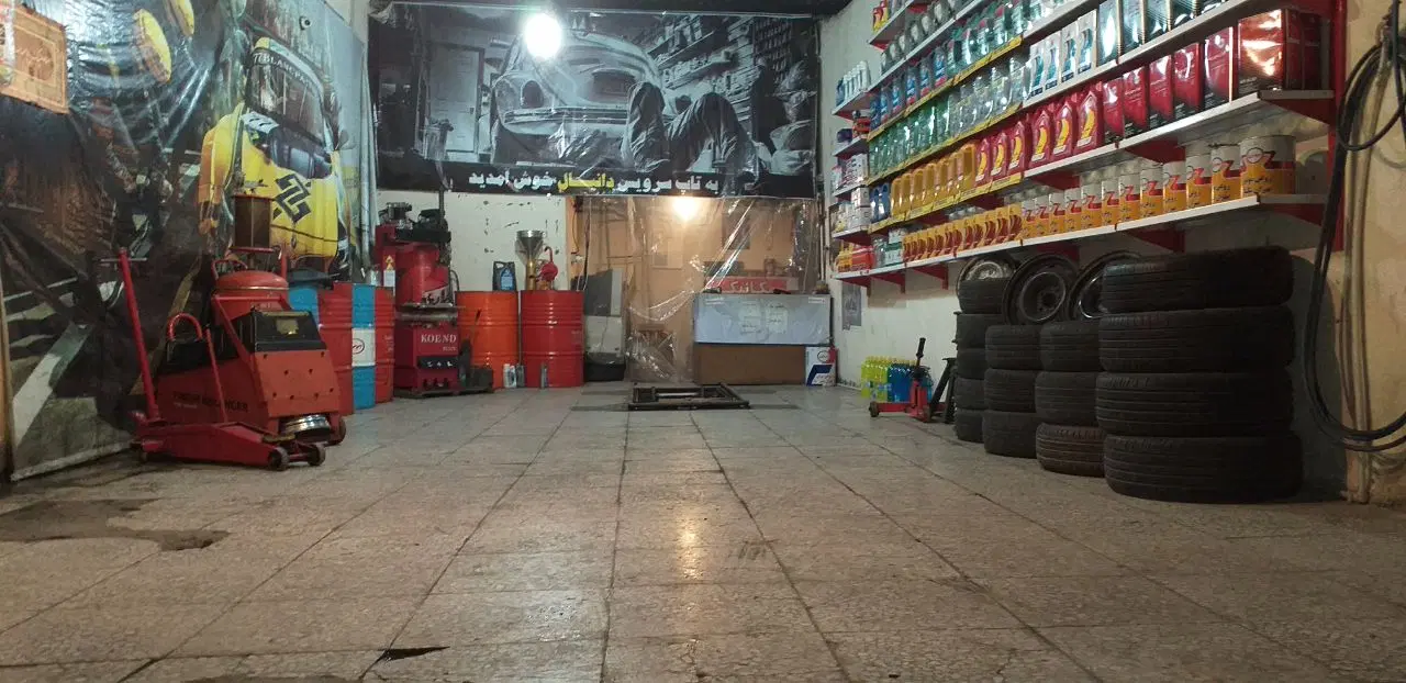 مغازه ۵۰ متری بر خیابان اصلی