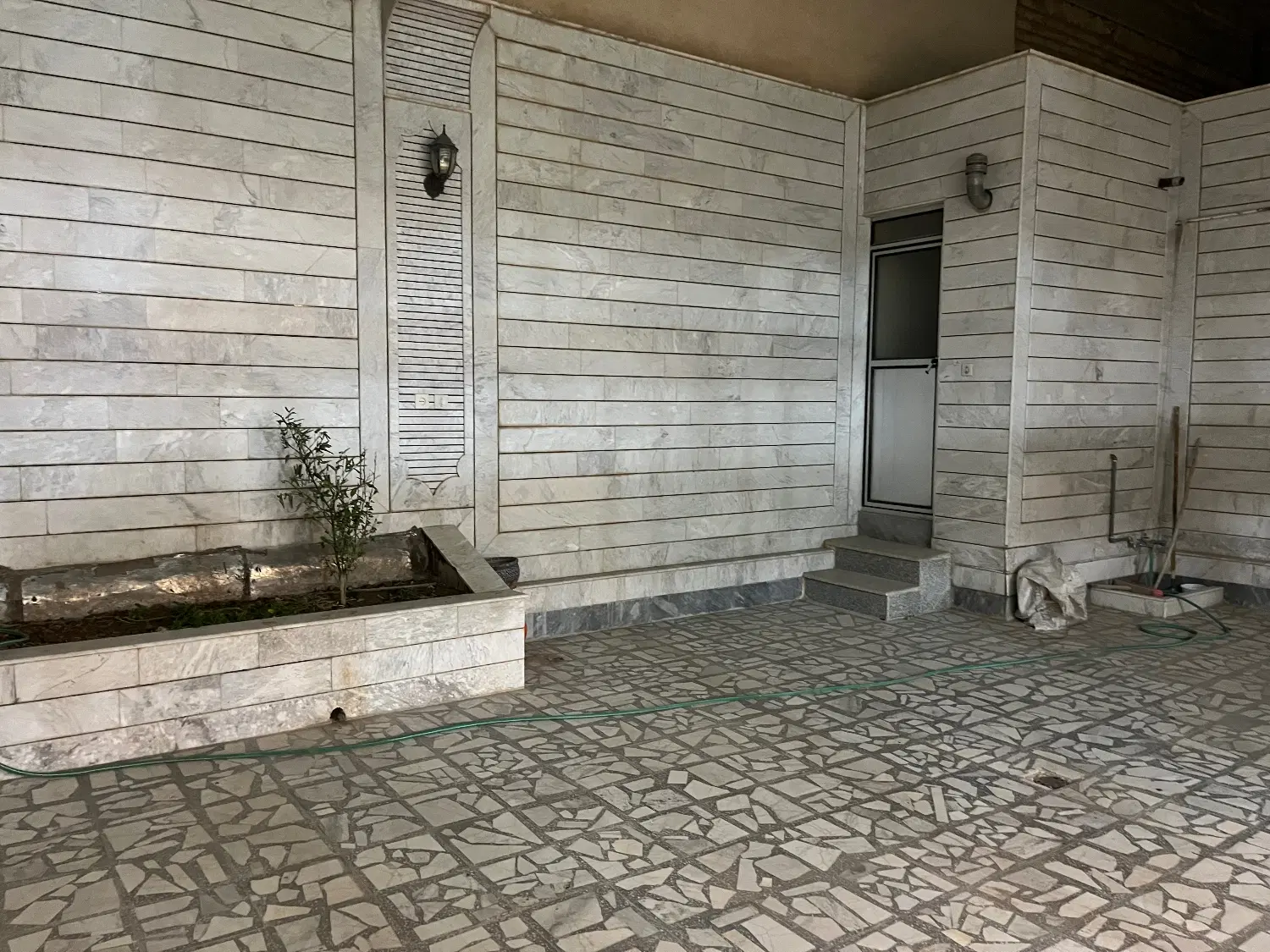 خانه نود متری حیاط دار در ازادگان