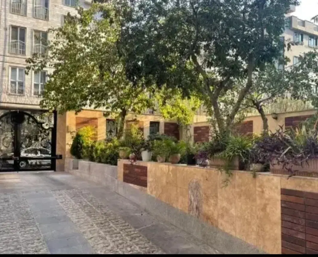 خانه ویلایی سه طبقه