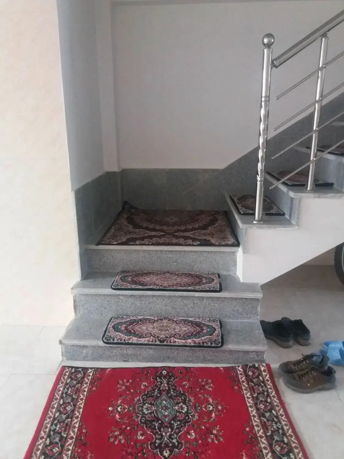 خانه وساختمان ویلایی سه طبقه با بهار خواب یکجا