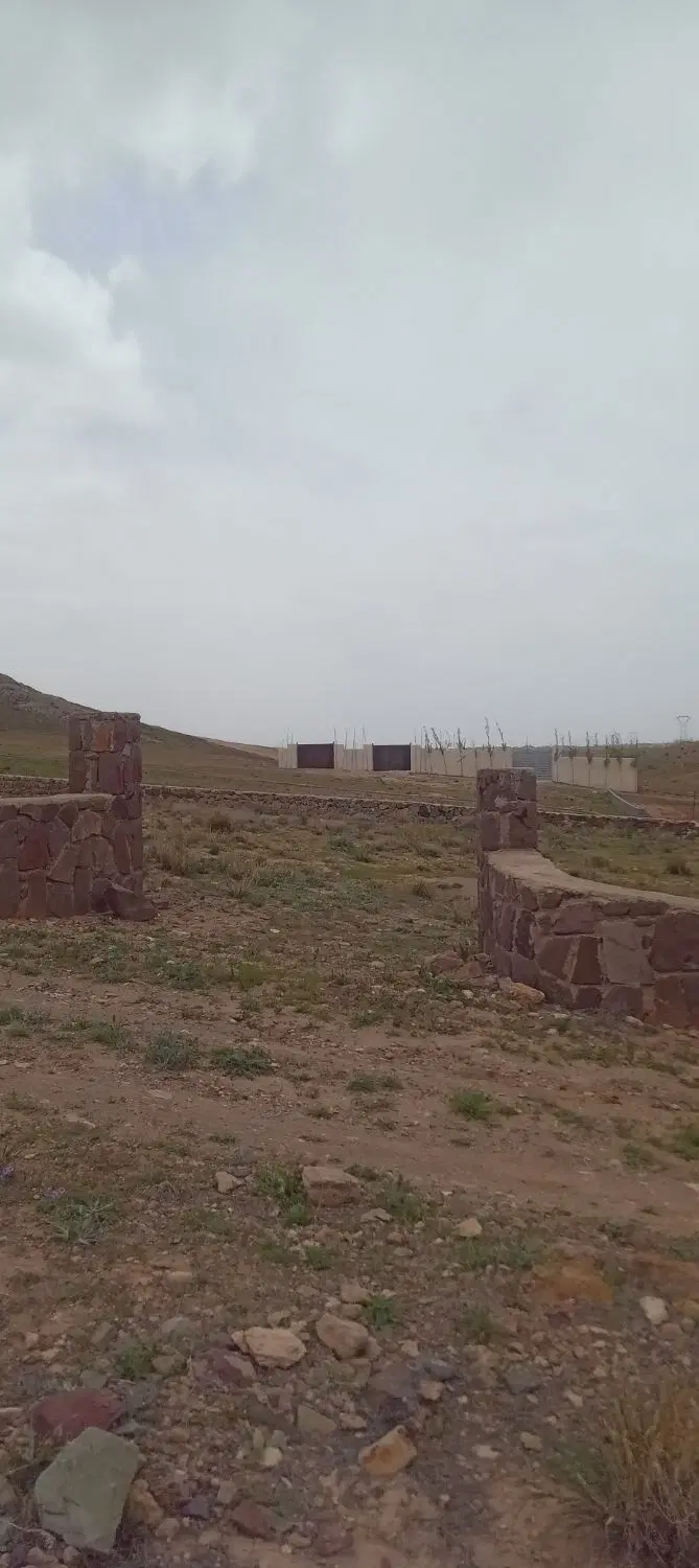 ۱۰۰۰متر زمین دور دیوار سند تک برگ