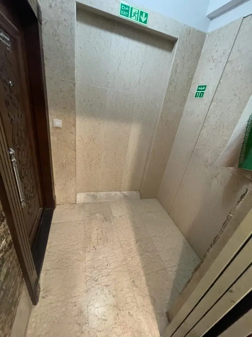 آپارتمان135متری واقع درکوچه  عریض 25متری