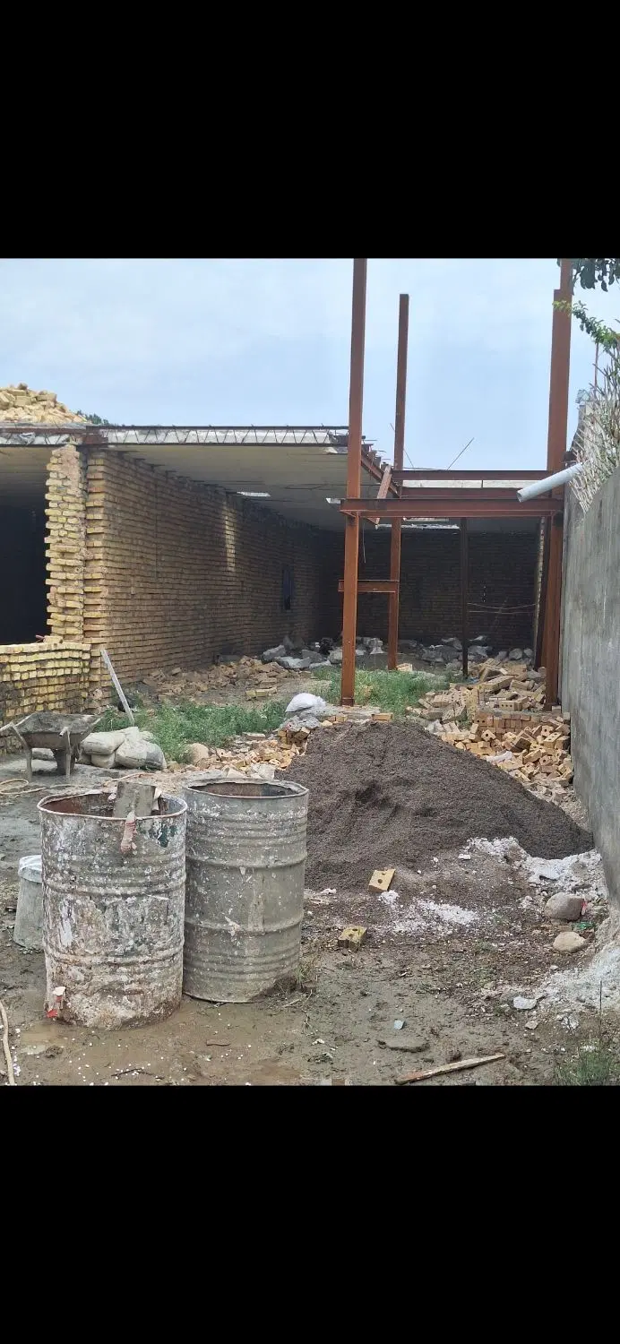 زمین مسکونی ۱۸۰ متری با ۱۱۰ متر بنا در شاهنامه