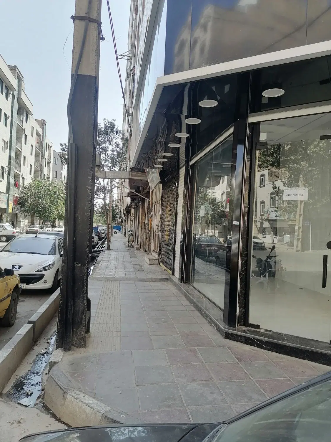 20 متر مغازه ویترین خور لوکیشن عالی