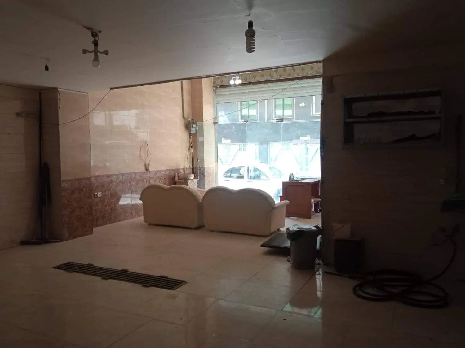 مغازه تجاری ۱۰۰ متری، شاهد غربی
