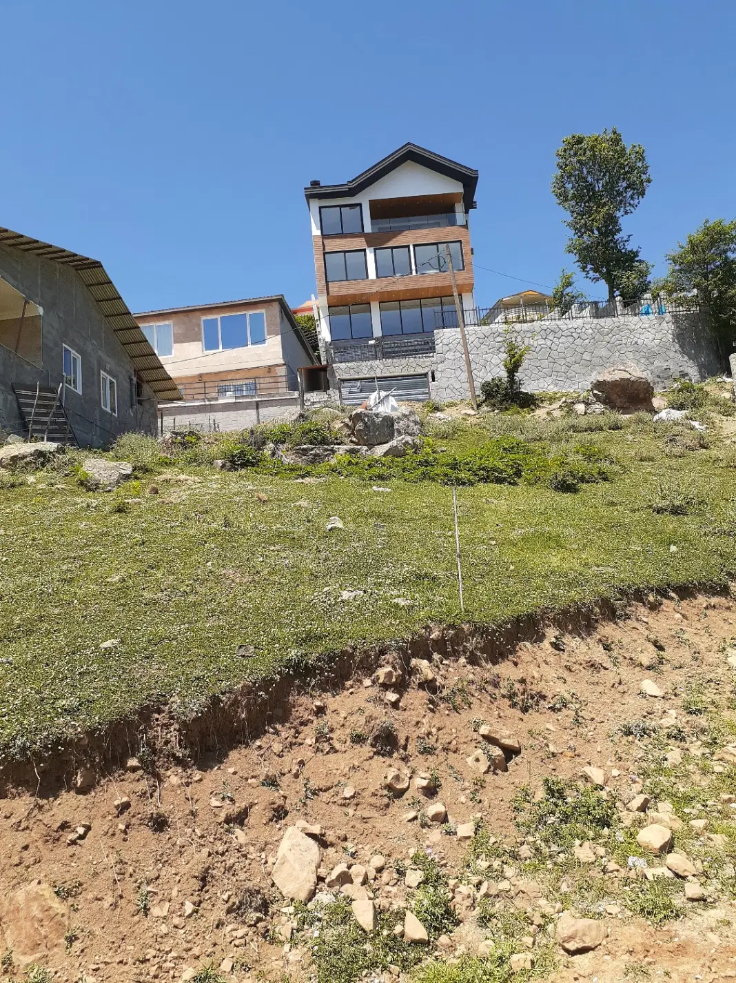 ۳۰۰ متر زمین واقع در روستای رجه