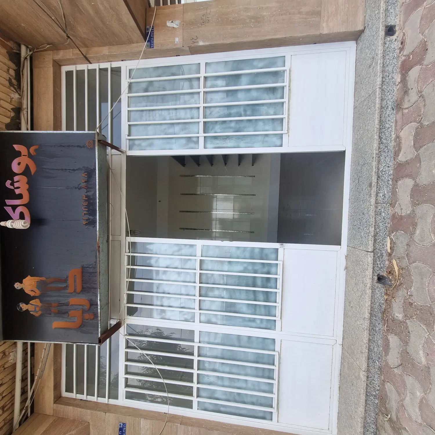 یک باب مغازه دو‌ دهنه ۲۲متری