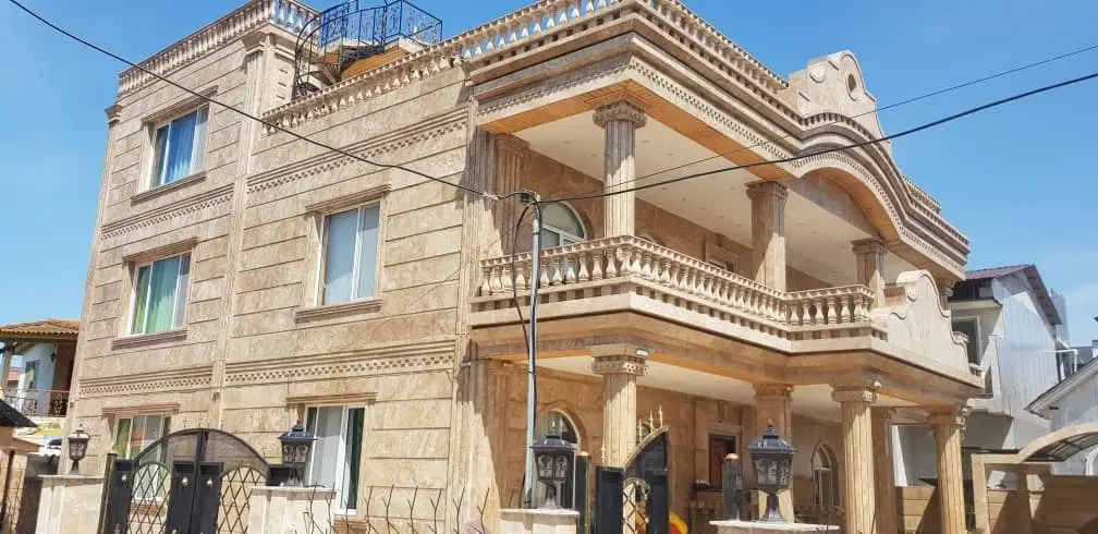ویلایی۲۴۰متر بنا_دو معبر مجزا