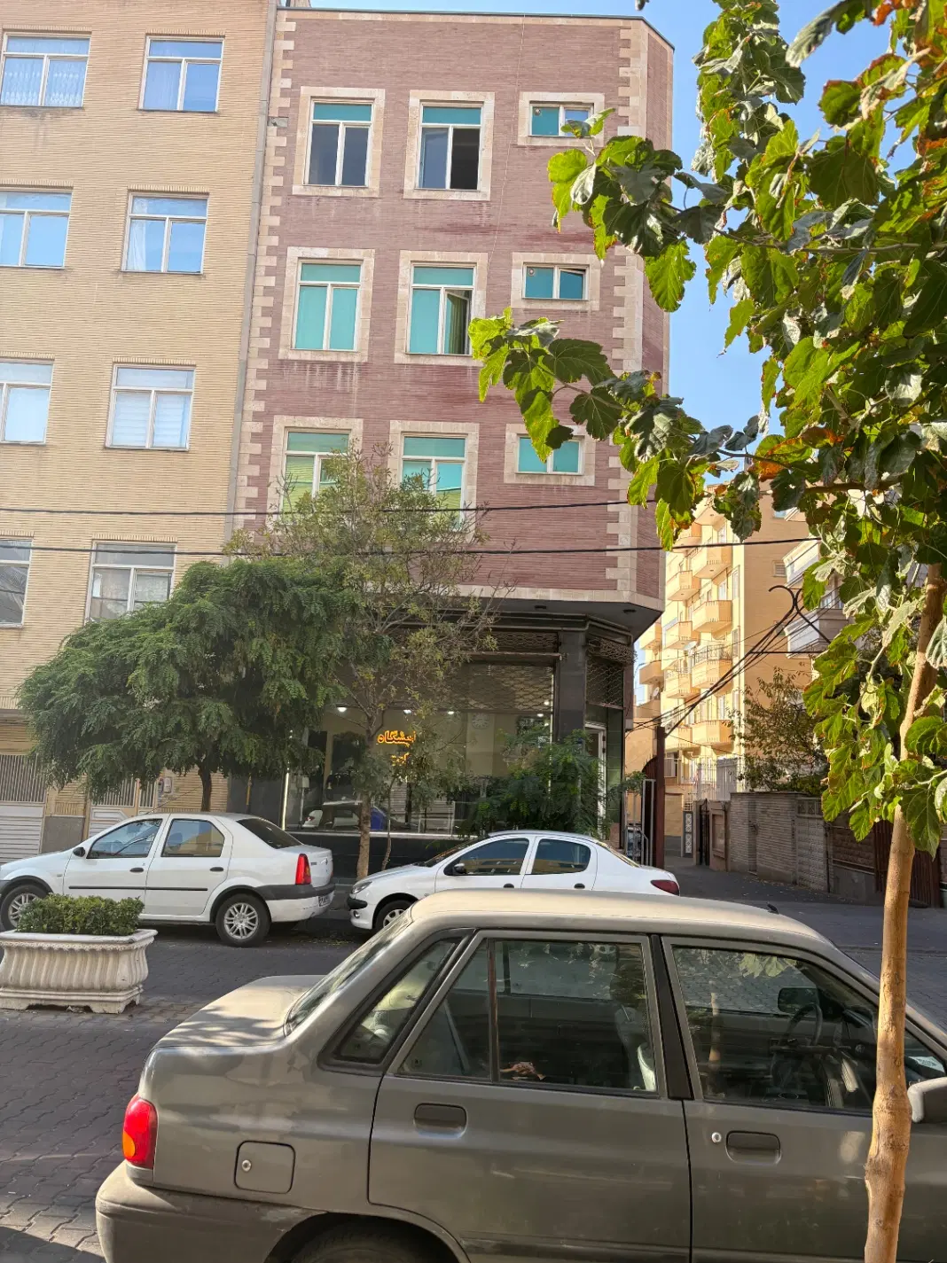 بر خیابان علیپور رضانژاد