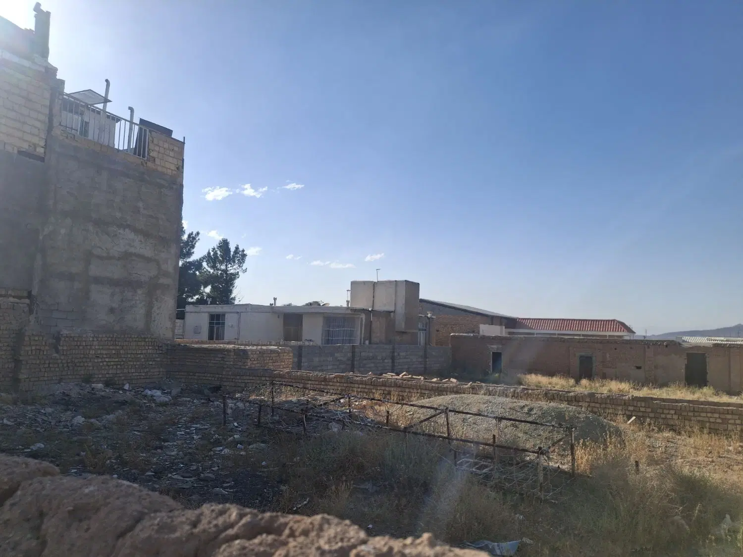 ۲۰۰ متر زمین تجاری مسکونی