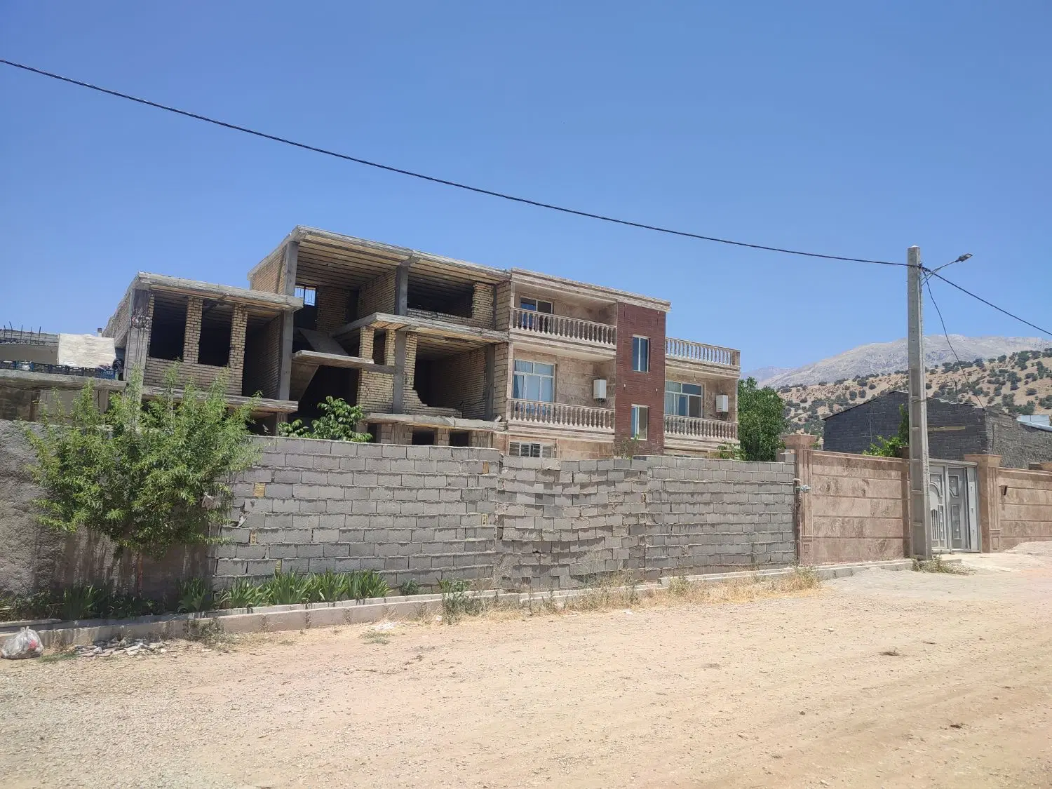 فروش خانه دو طبقه نیمه کاره
