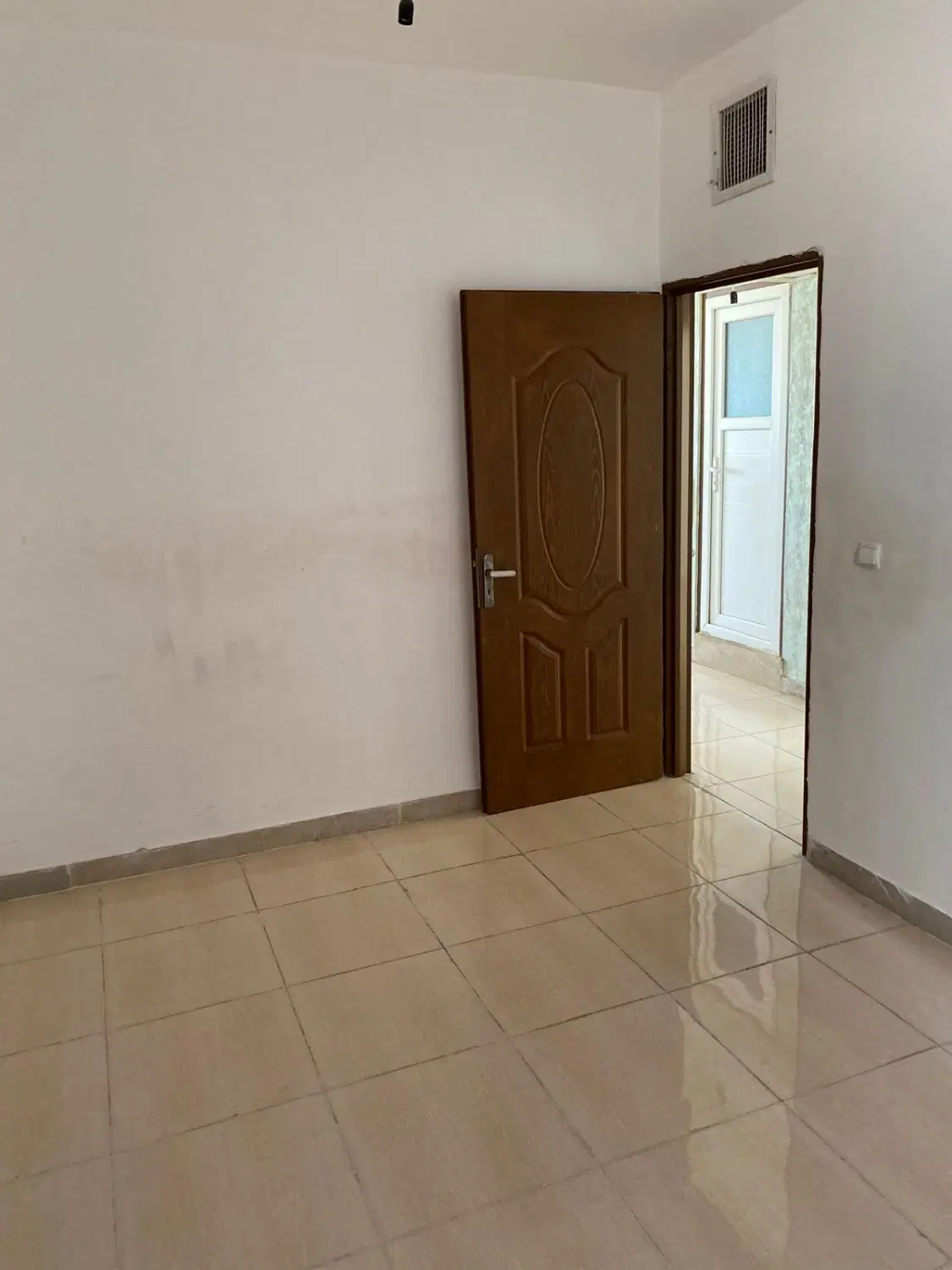 واحد 75متری دور میدان دانش