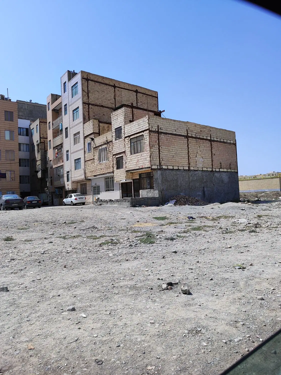 زمین فروشی