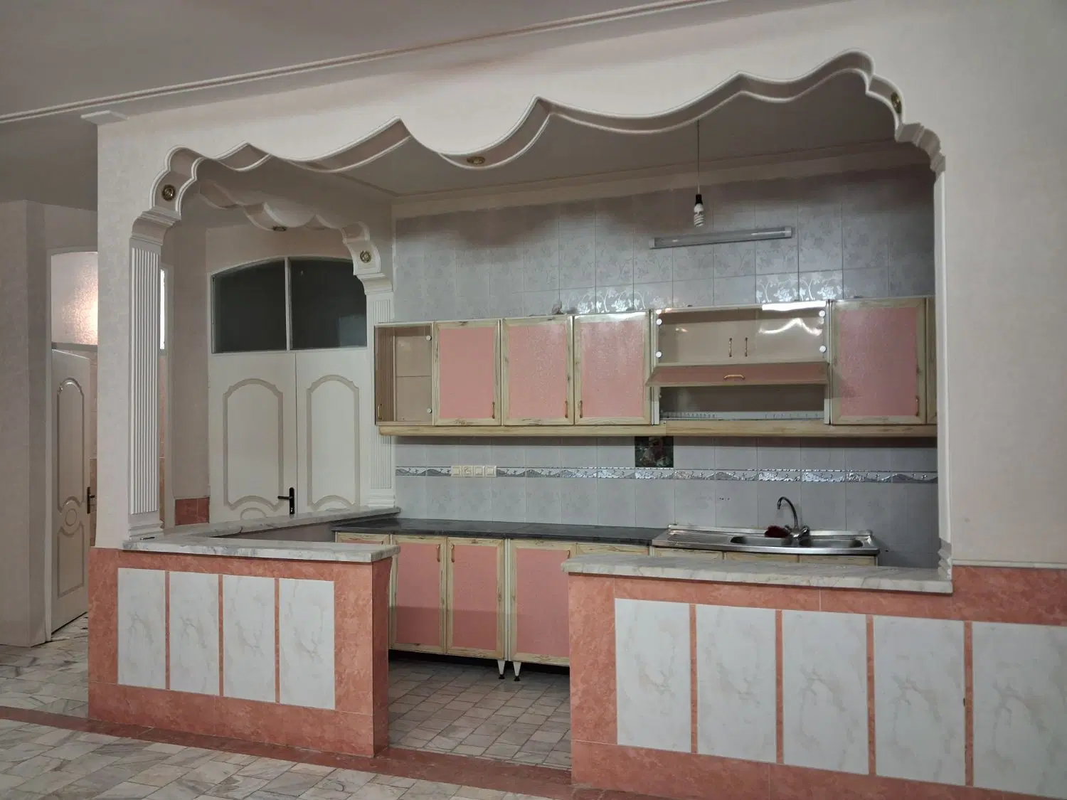 رهن واجاره زیرزمین دوخواب  گلخانه ای ۱۰۰ متری
