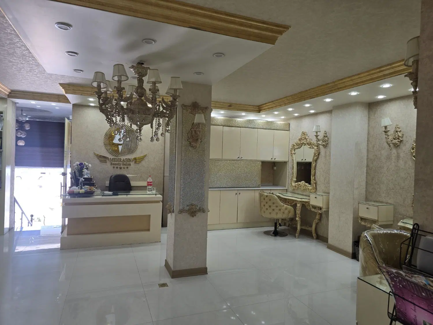 رهن و اجاره ۹۰ متری همکف بر بلوار اصلی