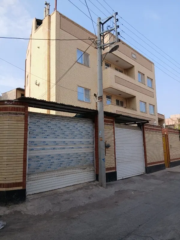 خانه ویلایی و۳ واحد دیگر با ورودی مجزا دونبش شمالی
