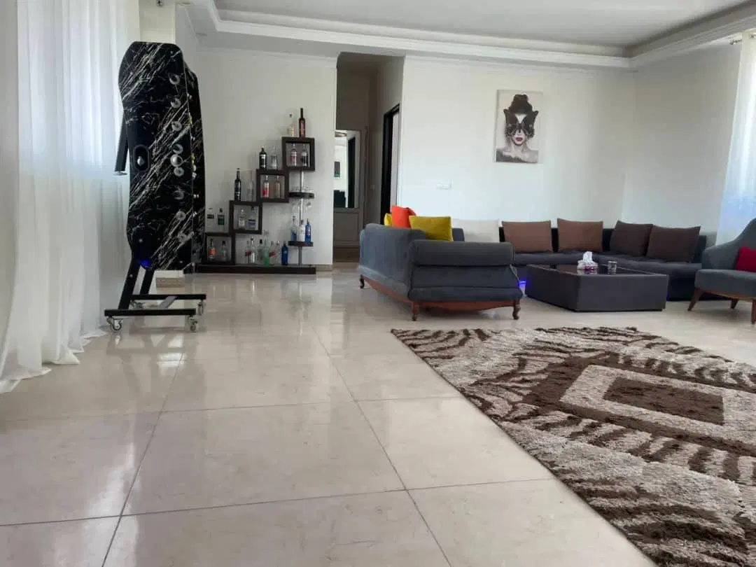 حکیمیه ۱۳۰ متر فاز ۳ سه طرف نور