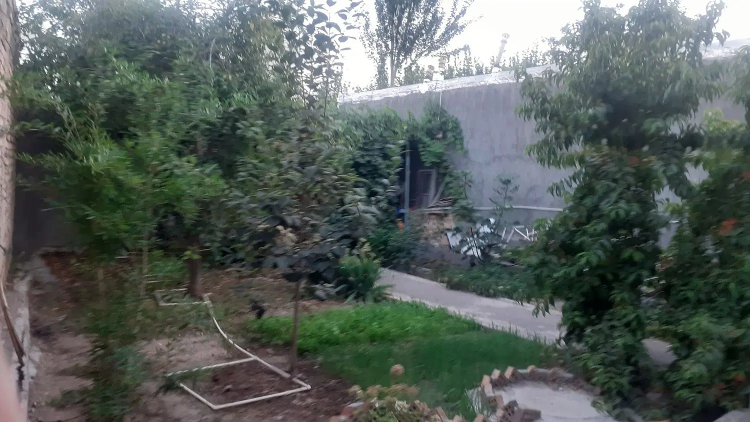 مسکونیه ویلای دو طبقه جدا گانه سال ساخت ۹۵