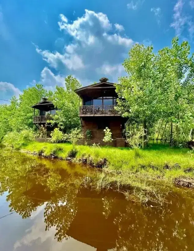 خانه چوبی دوبلکس همراه با قایق شخصی برای اولین بار