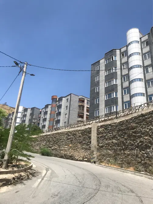 مغازه ۴۰ متری شیک موقعیت پرتردد پارکینگ اختصاصی