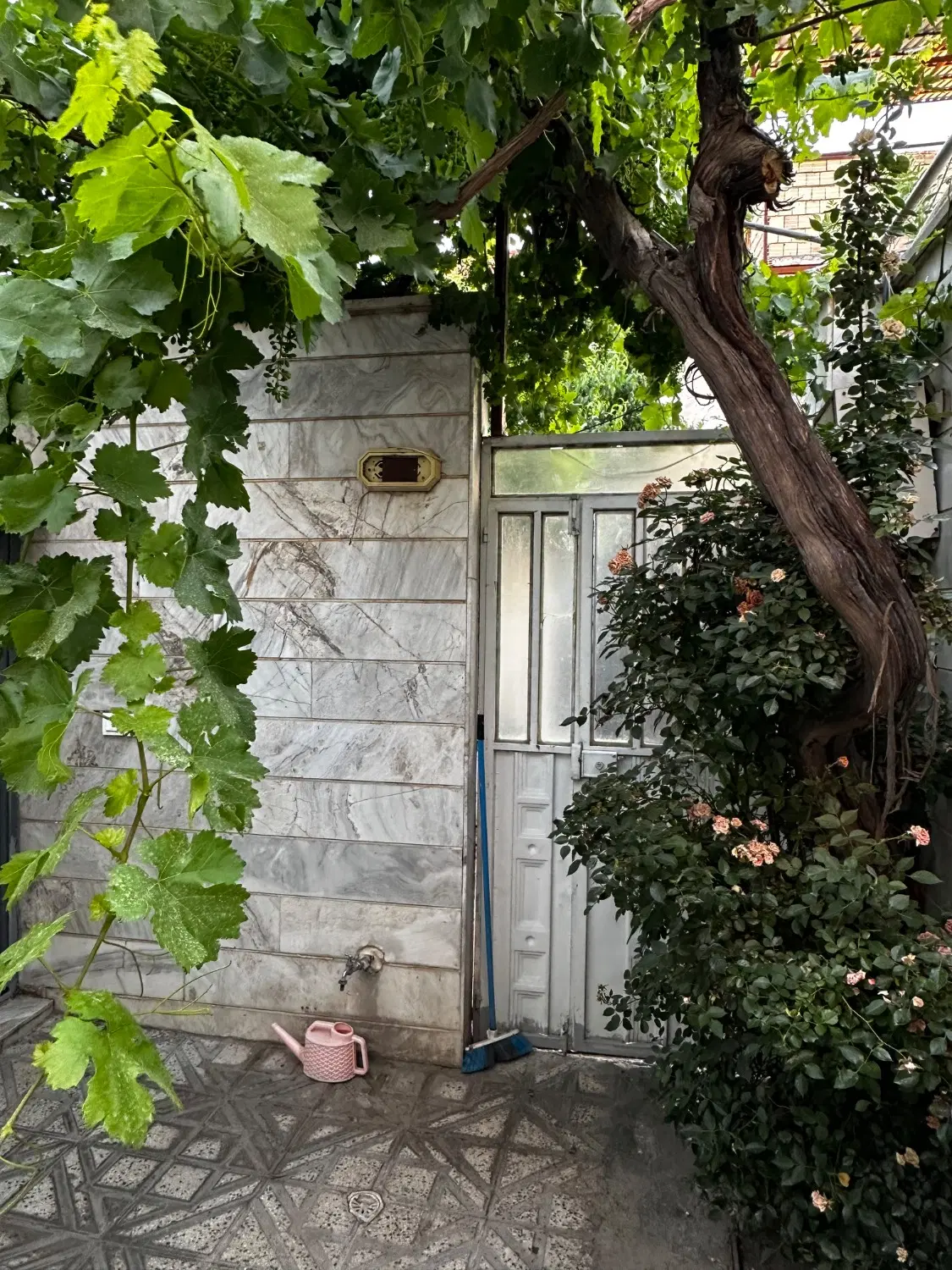رهن و اجاره خانه ویلایی دارای زیرزمین در الارد