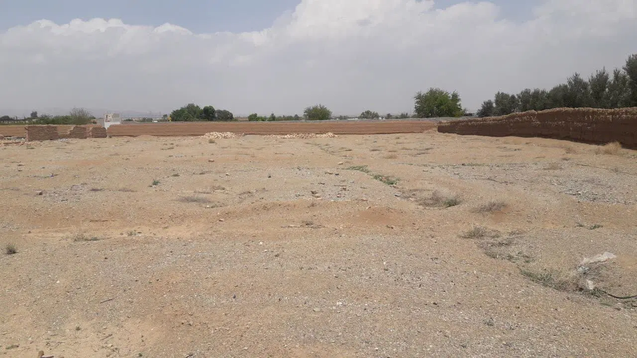 یک قطعه زمین مسکونی
