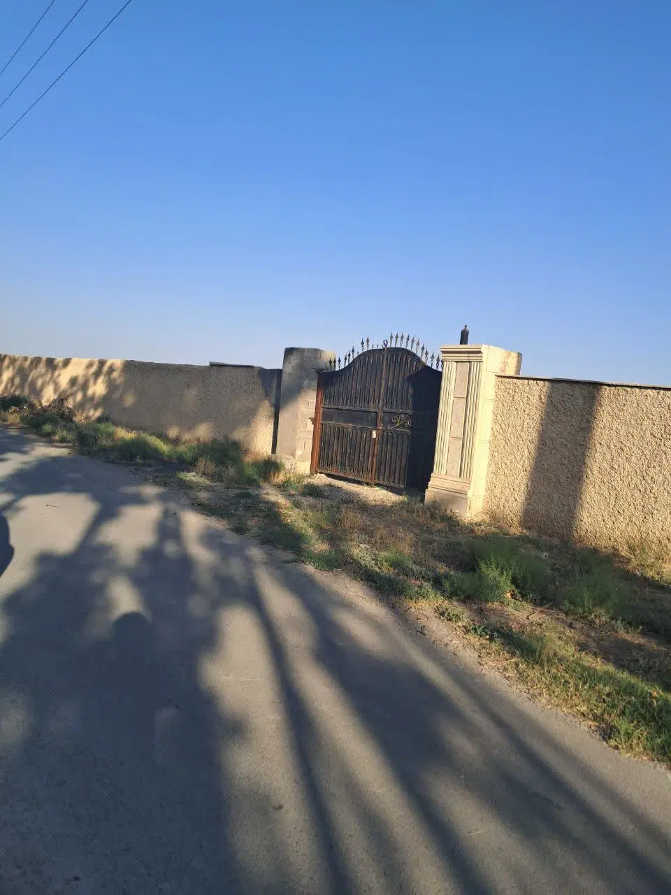 ۶۰۰ متر زمین اران