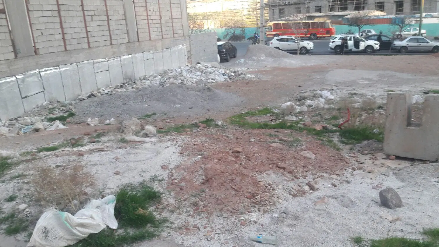 زمین مسکونی وتجاری