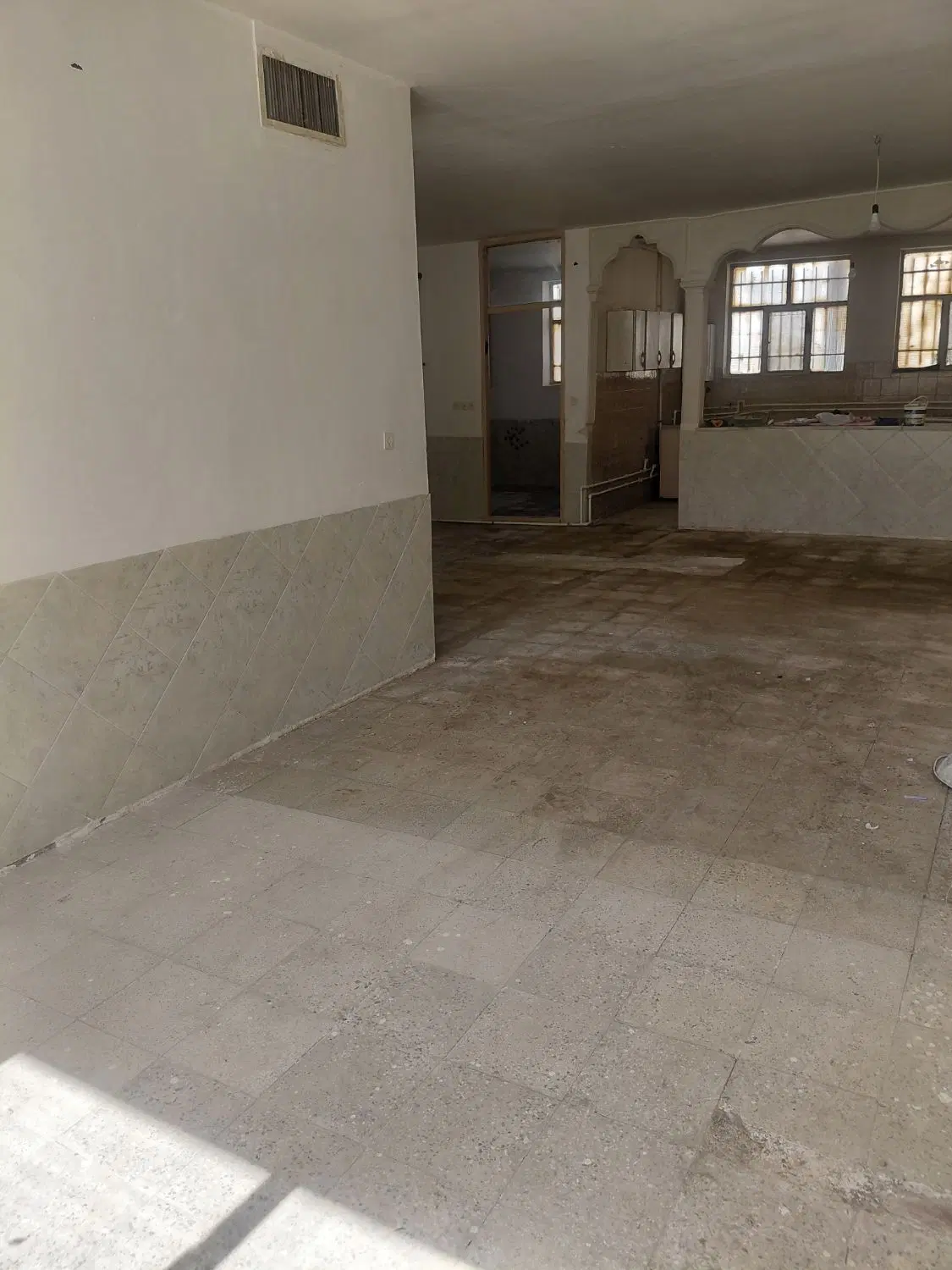 خانه ویلایی دو طبقه طبقه همکف