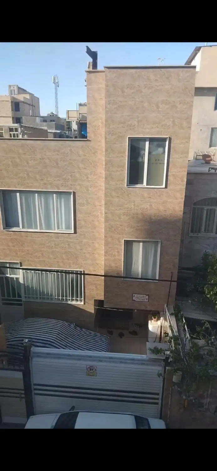 مستاجرم