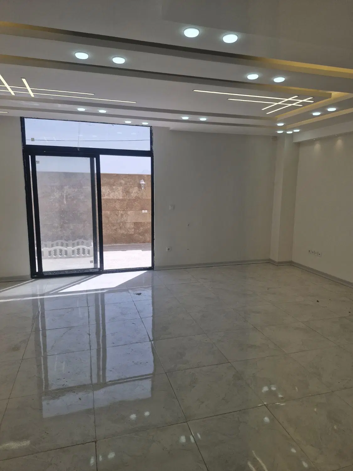 همکف حیاط اختصاصی