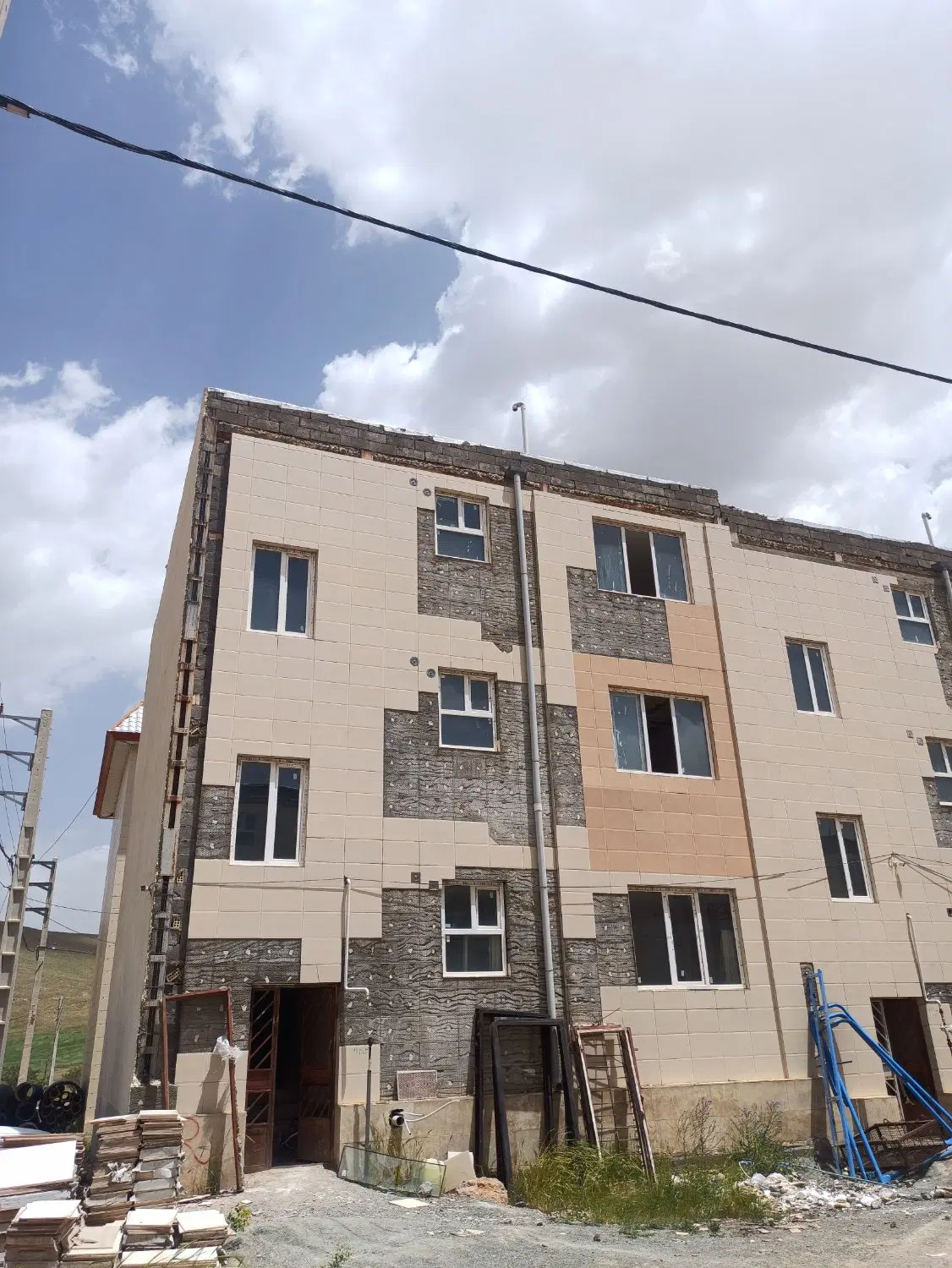 آپارتمان چشمه سفید