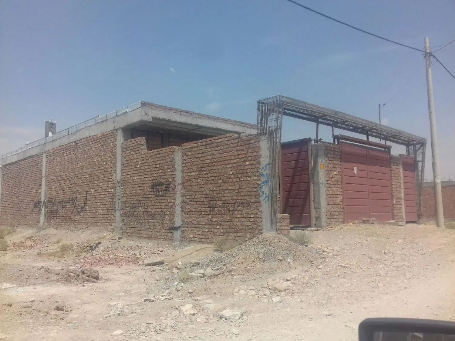 198 متر خانه نیمکاره