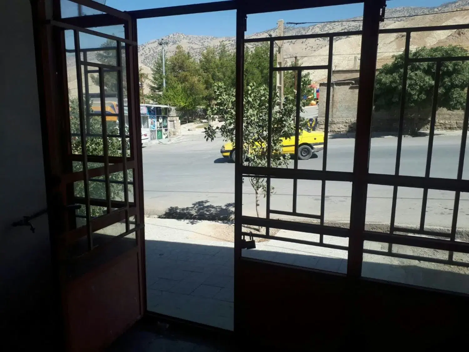 این مغازه اجاره داده می شود