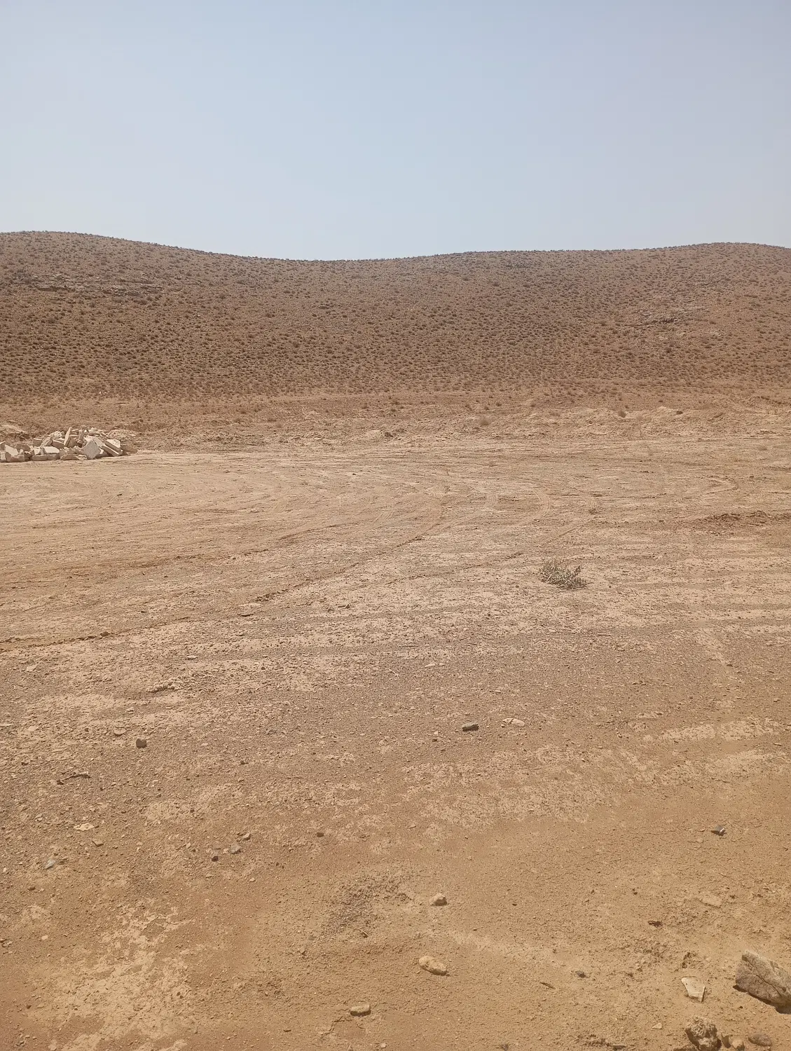 یک قطعه زمین ۳۰۰۰ متری مناسب ویلای باغی