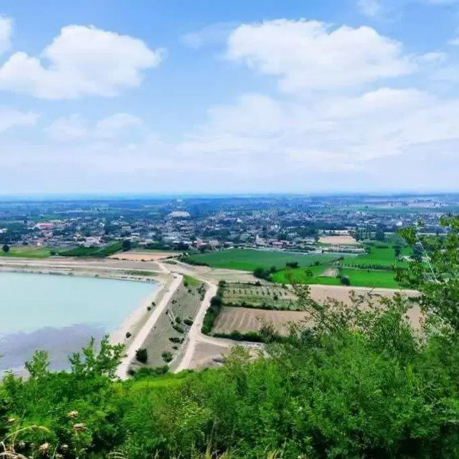 یک قطعه زمین به متراژ ۱۳۰۰ متر  با موقعیت باغ ویلا