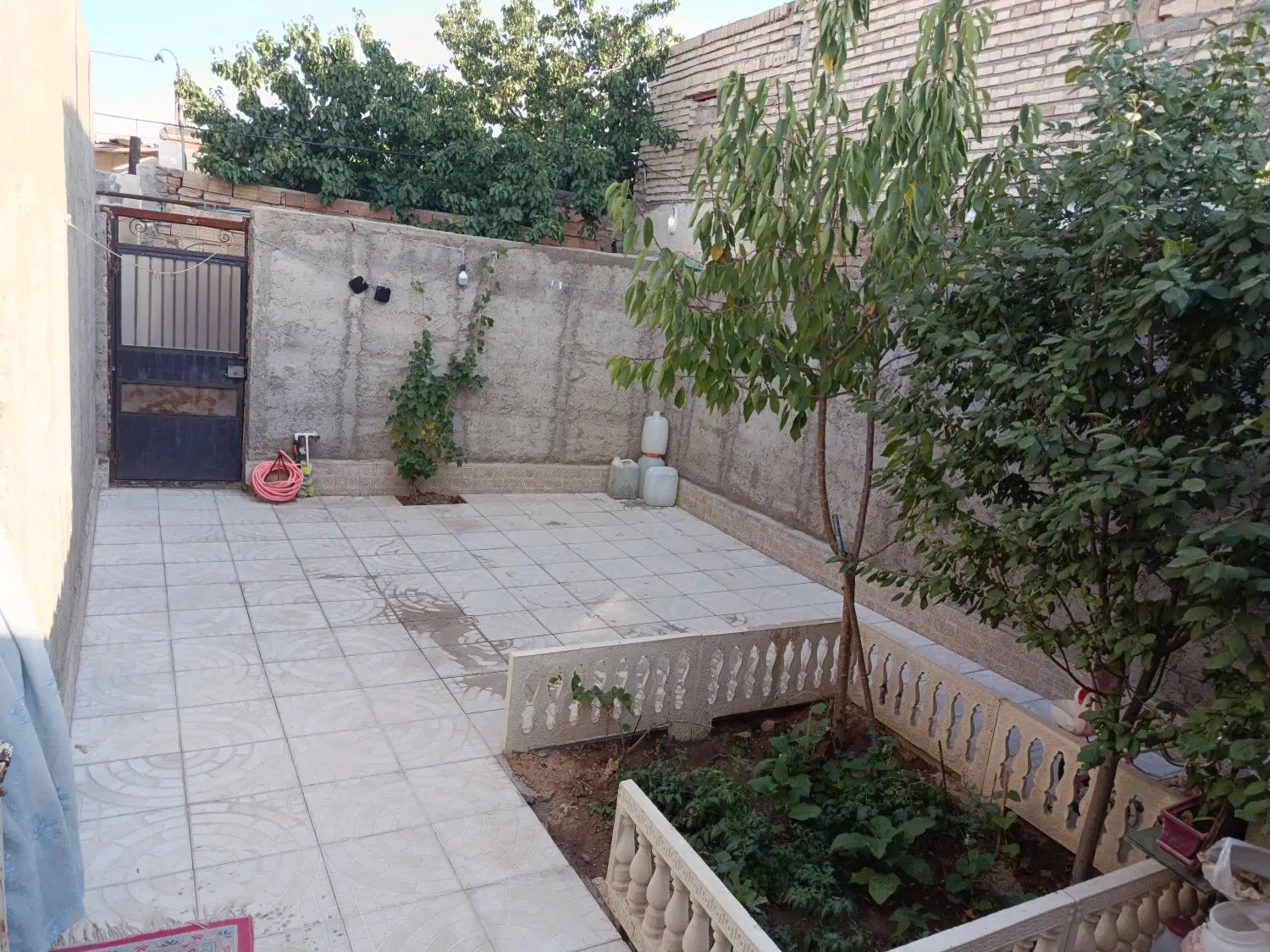 خانه ۱۴۰ متری حیاط دار دلباز در اوغلی دو نبش