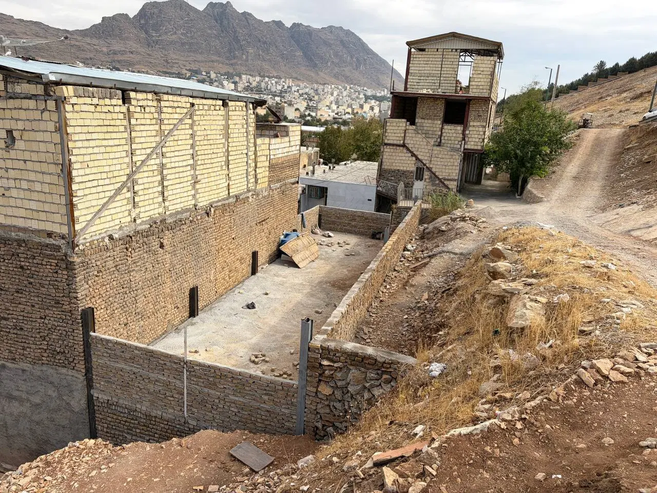 ملک و زمین