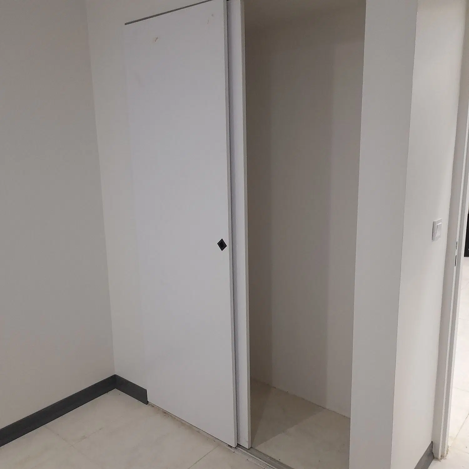 ۶۵متر تکواحدی پار کینگ اصلی افسریه شمالی